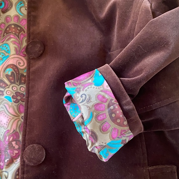 Elegant Velvet Coat - Picture 5 of 5